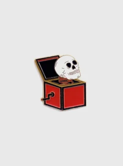 BADABOÖM STUDIO Pin's - Crane in a Box