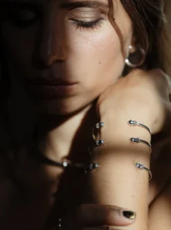 NOIR KALA Bracelet Open Dots