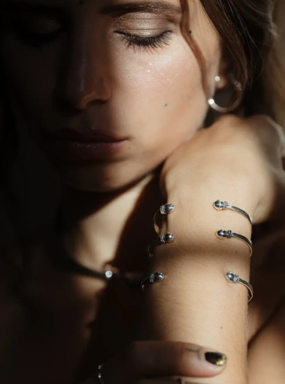 NOIR KALA Bracelet Open Dots