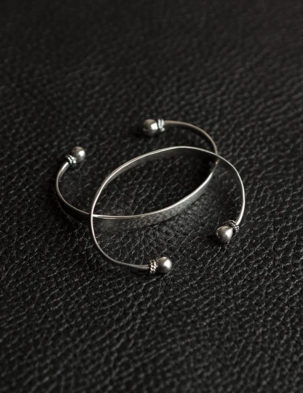 NOIR KALA Bracelet Open Dots